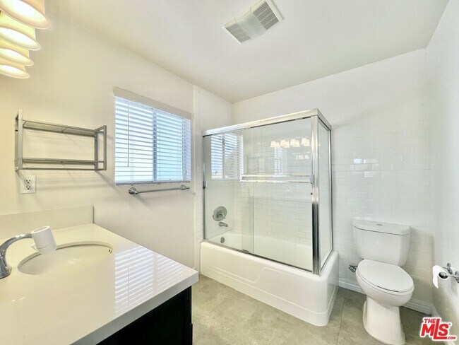 Building Photo - 1552 Berkeley St