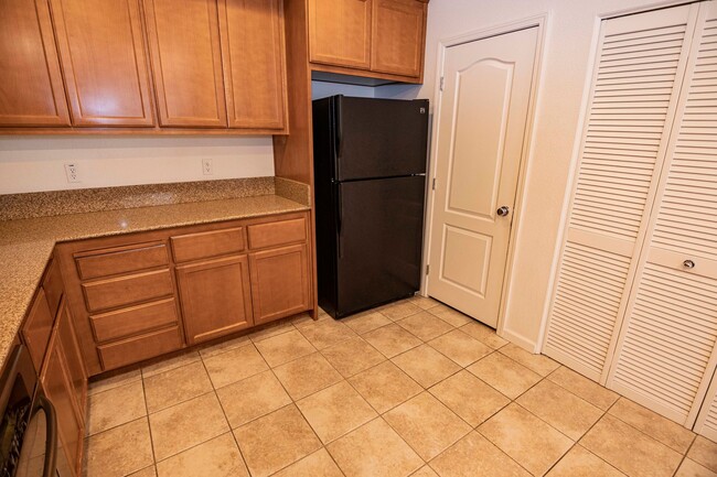 Building Photo - 947 Kestral Way