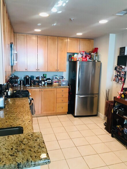 Kitchen (lived in) - 3600 S Glebe Rd