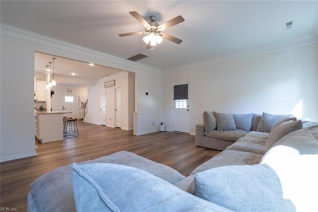 Building Photo - 1536 Beekman St