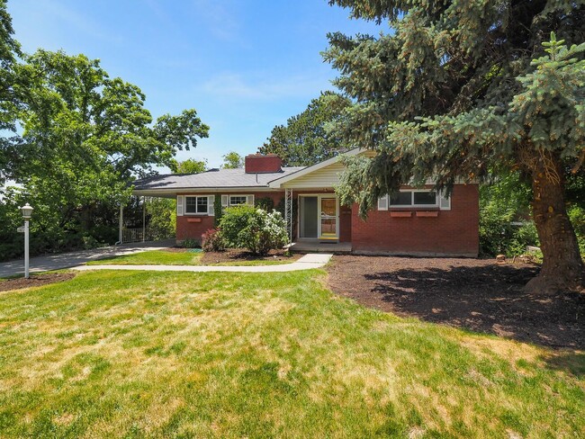 Building Photo - Beautiful Home on the East Bench