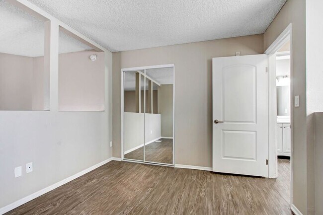 Building Photo - 514 S Catalina St