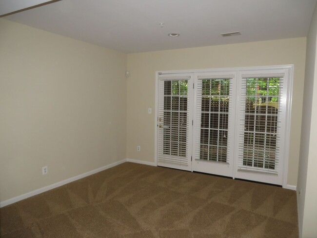 Building Photo - Beautiful Townhome - Vienna
