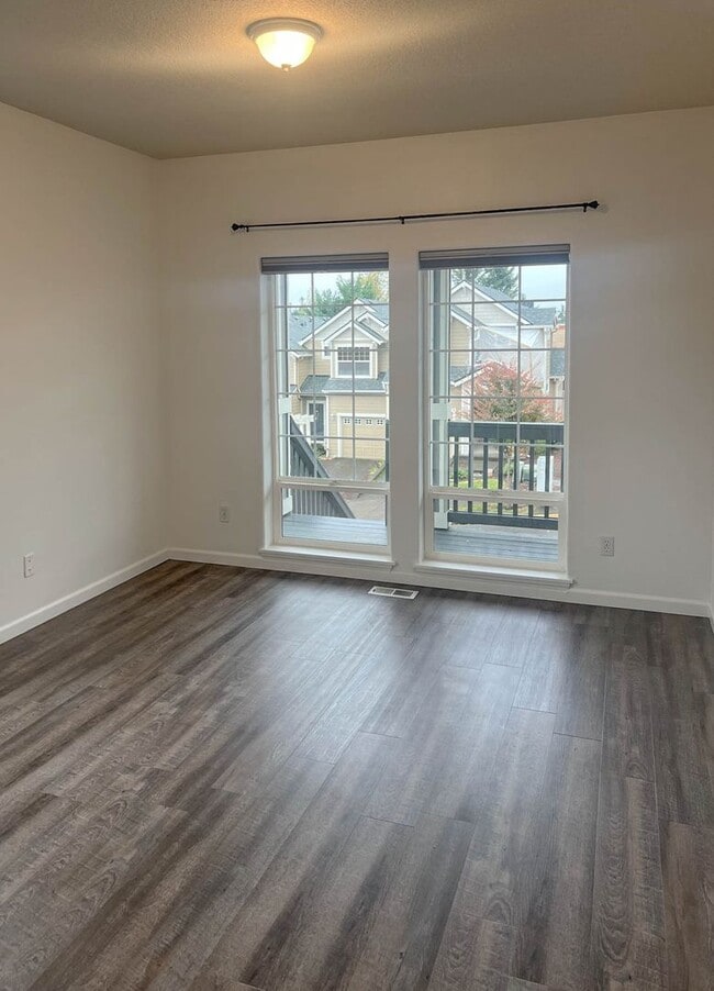 Building Photo - Beautiful West Linn Home in a Quiet, Desirable Neighborhood