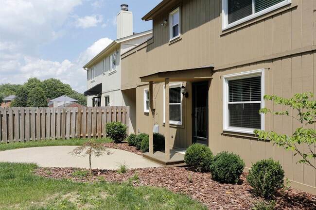 Building Photo - 1051 Chinoe Rd