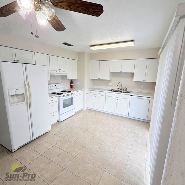 Building Photo - 1985 Big Oak Dr