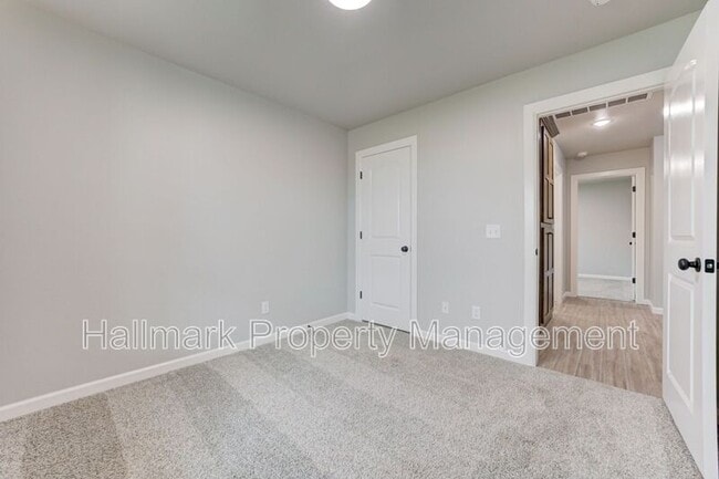 Building Photo - 560 Hackberry Ln