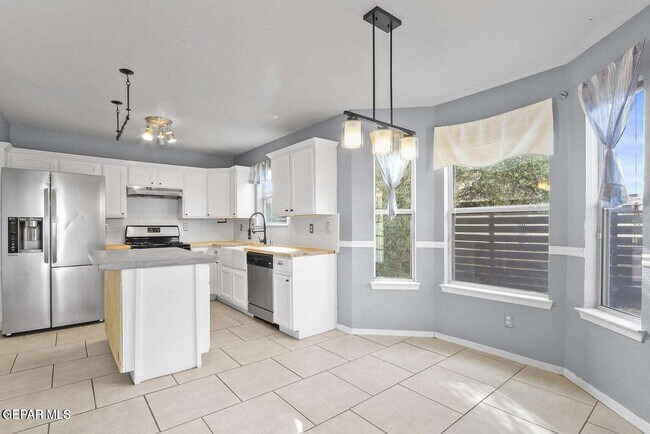Building Photo - 653 Pete Payan Dr