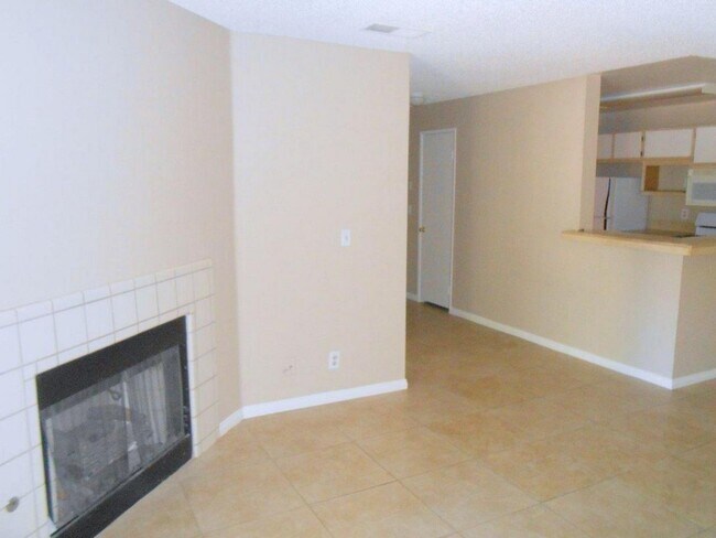 Building Photo - Spacious 2 bedroom Condo in Canyon Lake Community
