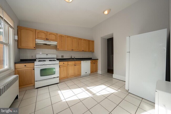 Building Photo - 217 Dupont St