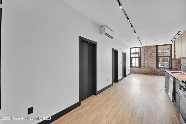 Building Photo - 117.5 Penn Ave