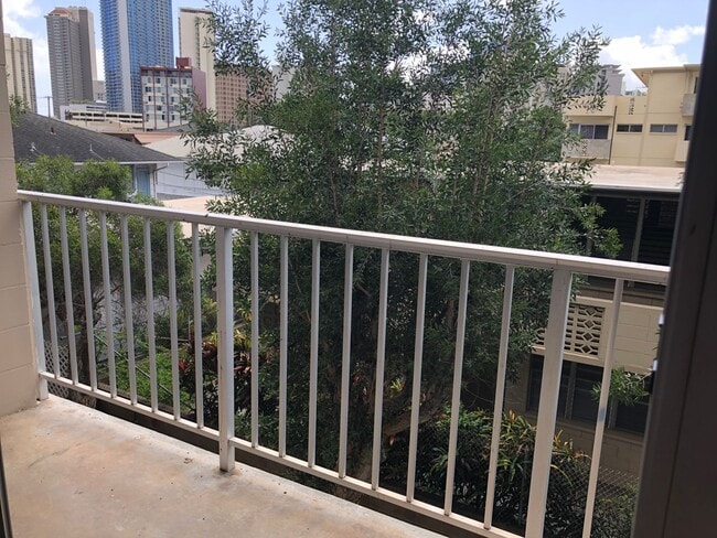Building Photo - Citron Villa, 1 bdrm, 1 bath, 1 covered pk...