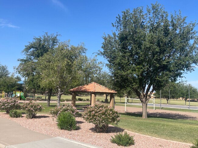 Building Photo - 4 BRM, 2 BA. HOME IN VAL VISTA PLACE in GI...