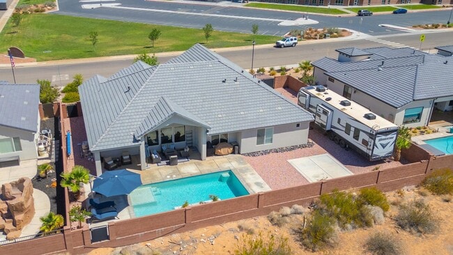 Building Photo - Stunning 5 Bed, 3 Bath Home with a 3 Car Garage