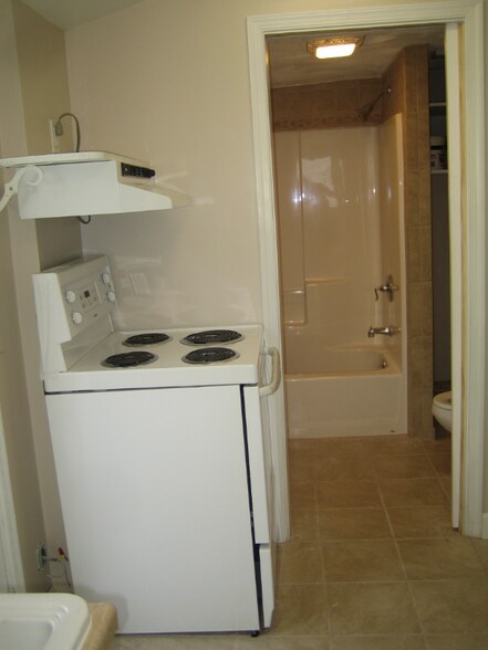 Building Photo - 487 Pocahontas Ave