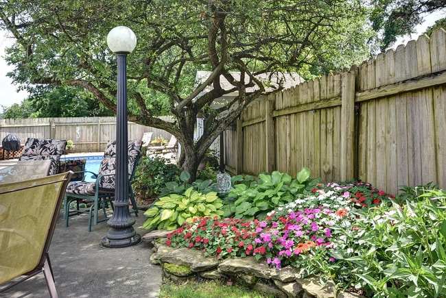 Building Photo - 1304 W Parkview St