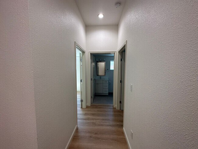 Building Photo - Newly Renovated 3 Bedroom 2 Bathroom Close to Town