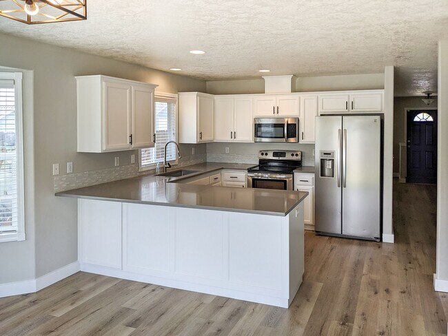 Building Photo - 5500 Doogan Ct SE