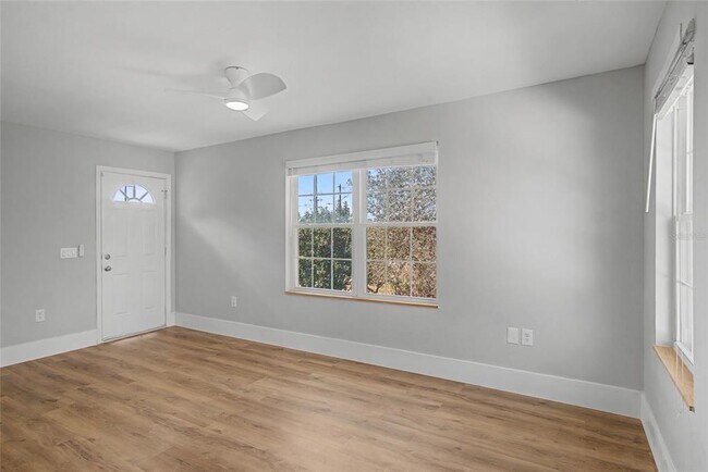 Building Photo - 11462 Commercial St