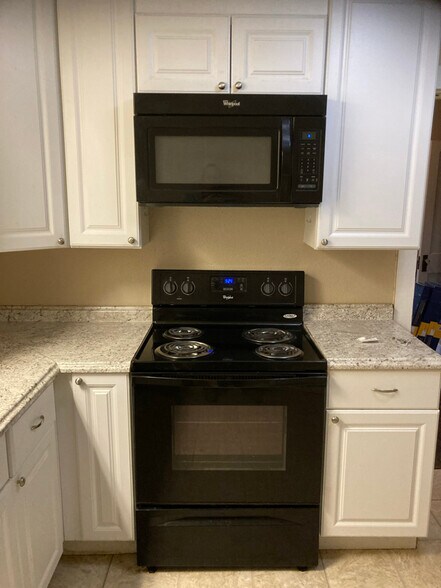 Building Photo - 710 Jeanette St