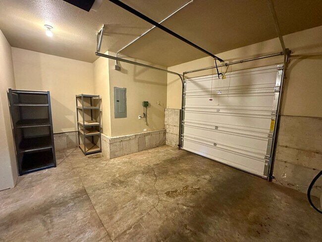 Building Photo - Two Bedroom Home with Den and Three Decks!