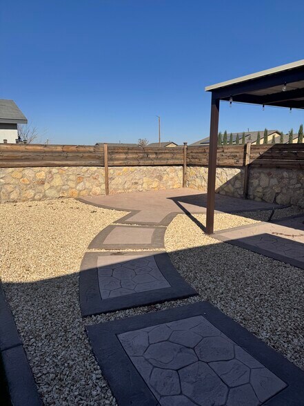 Building Photo - 14233 Escalera Dr