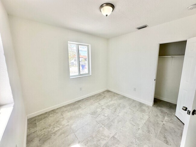 Building Photo - Freshly remodelled 2bed/1bath in a duplex close to Wynwood: for rent now @ $ 2,100.00!