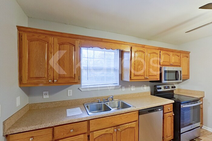 Building Photo - 516 22nd Ln NE