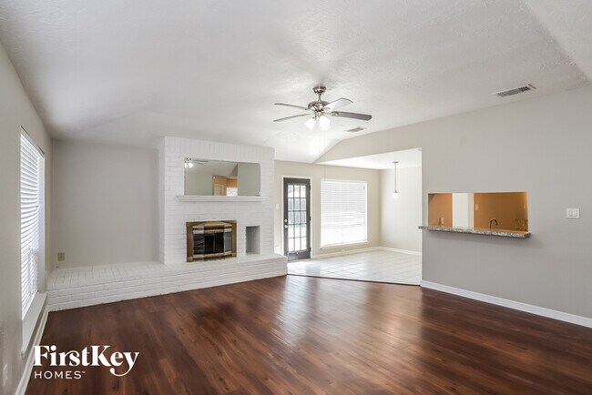 Building Photo - 340 Forest Hills Dr