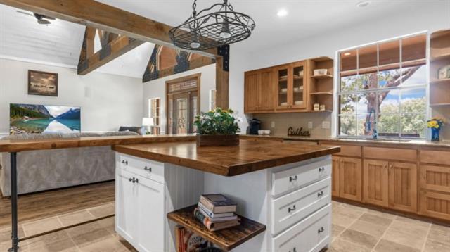 Building Photo - 218 River Oaks