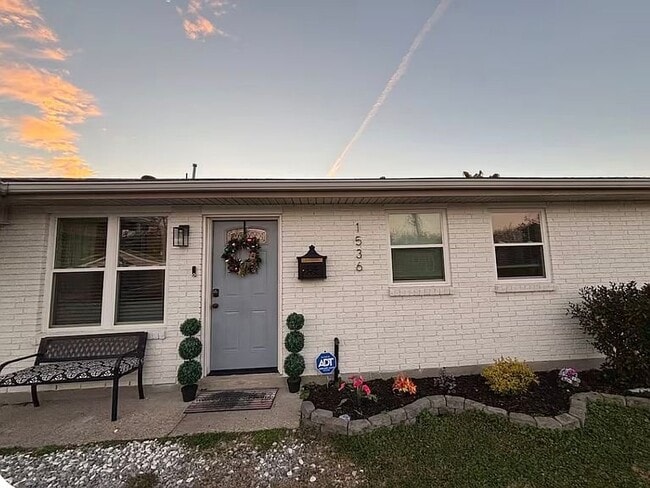 Building Photo - 1536 Redwood Dr