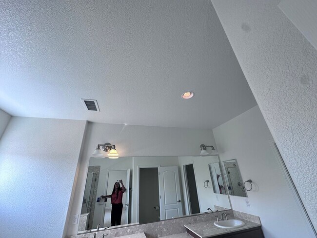 Building Photo - 10735 Ridgebrook Dr
