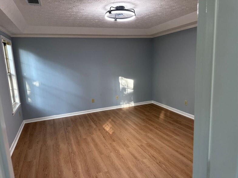 Building Photo - 545 River Overlook Dr NW