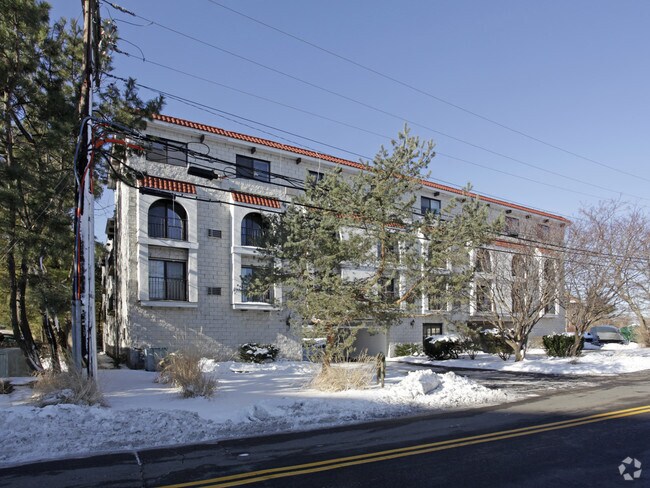 Building Photo - Moorings Apartment