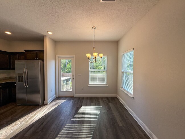 Building Photo - 4 Bedroom 2.5 Bath Home in Nautical Landin...