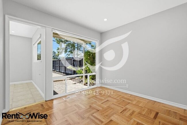 Building Photo - 1109 Ridgewood Dr