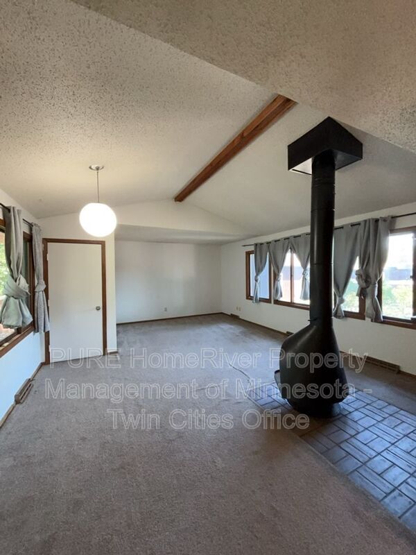 Building Photo - 1514 N Timber Ridge