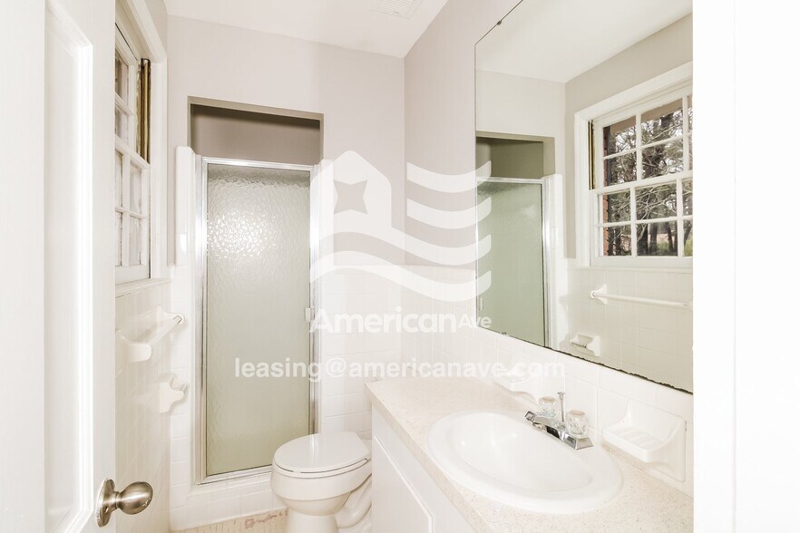 Building Photo - 9574 Windsor Lake Blvd