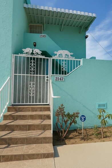 2147 W 104th St, Los Angeles, CA 90047 - 2147 W 104th St