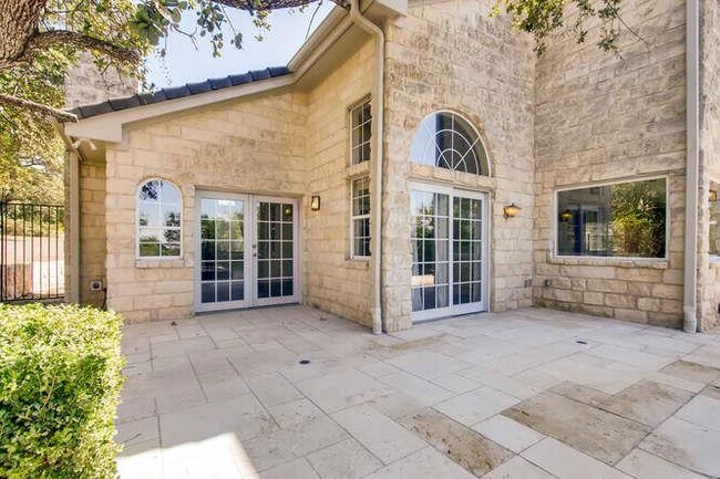 Building Photo - 400 Canyon Rim Dr