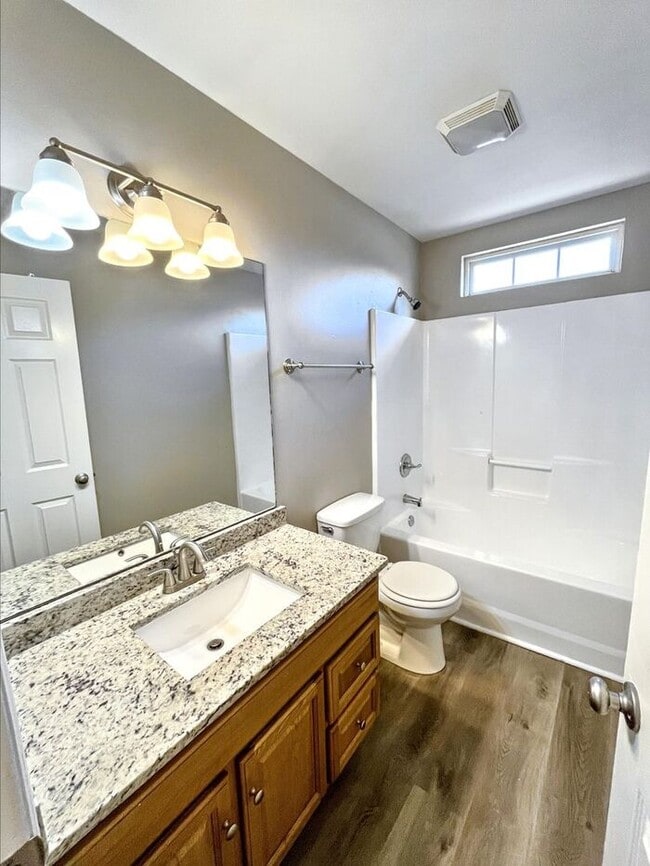 Building Photo - 3-Bedroom Home with Convenient Access to N...