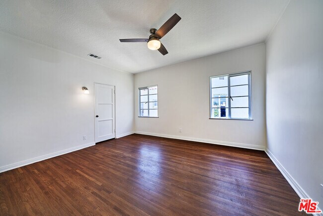 Building Photo - 1087 S Genesee Ave