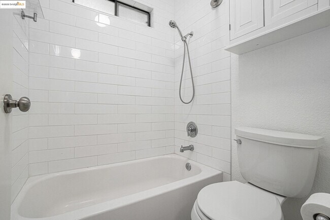 Building Photo - 1122 S Villa Way