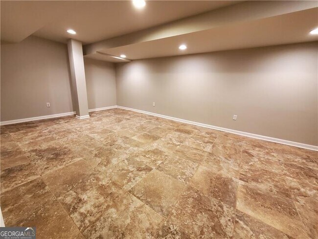 Building Photo - 4615 Mystic Dr NE