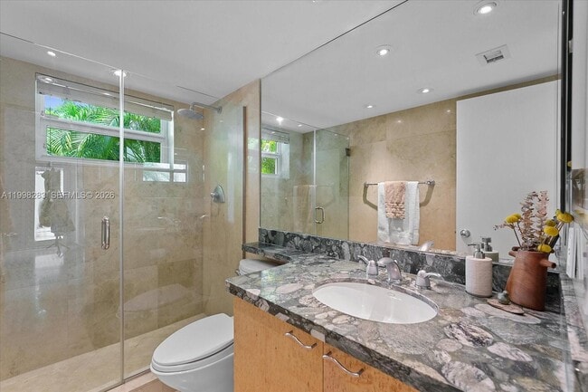 Building Photo - 2721 SW 22nd Ave