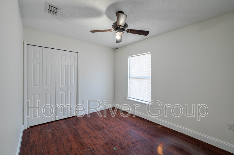 Building Photo - 718 Swan Way