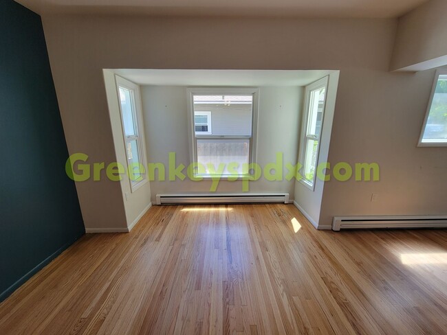 Building Photo - Awesome 3-Bedroom 1.5-Bathroom House in Ho...