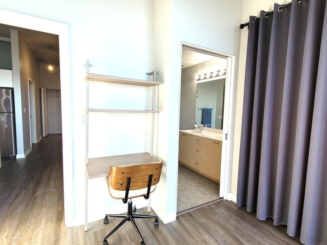 Building Photo - 235 W Van Buren St