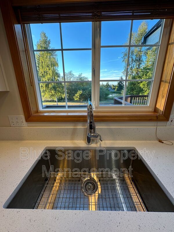 Building Photo - 200 Osprey Glen Rd