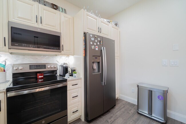 Building Photo - 123 Wakulla Springs Way
